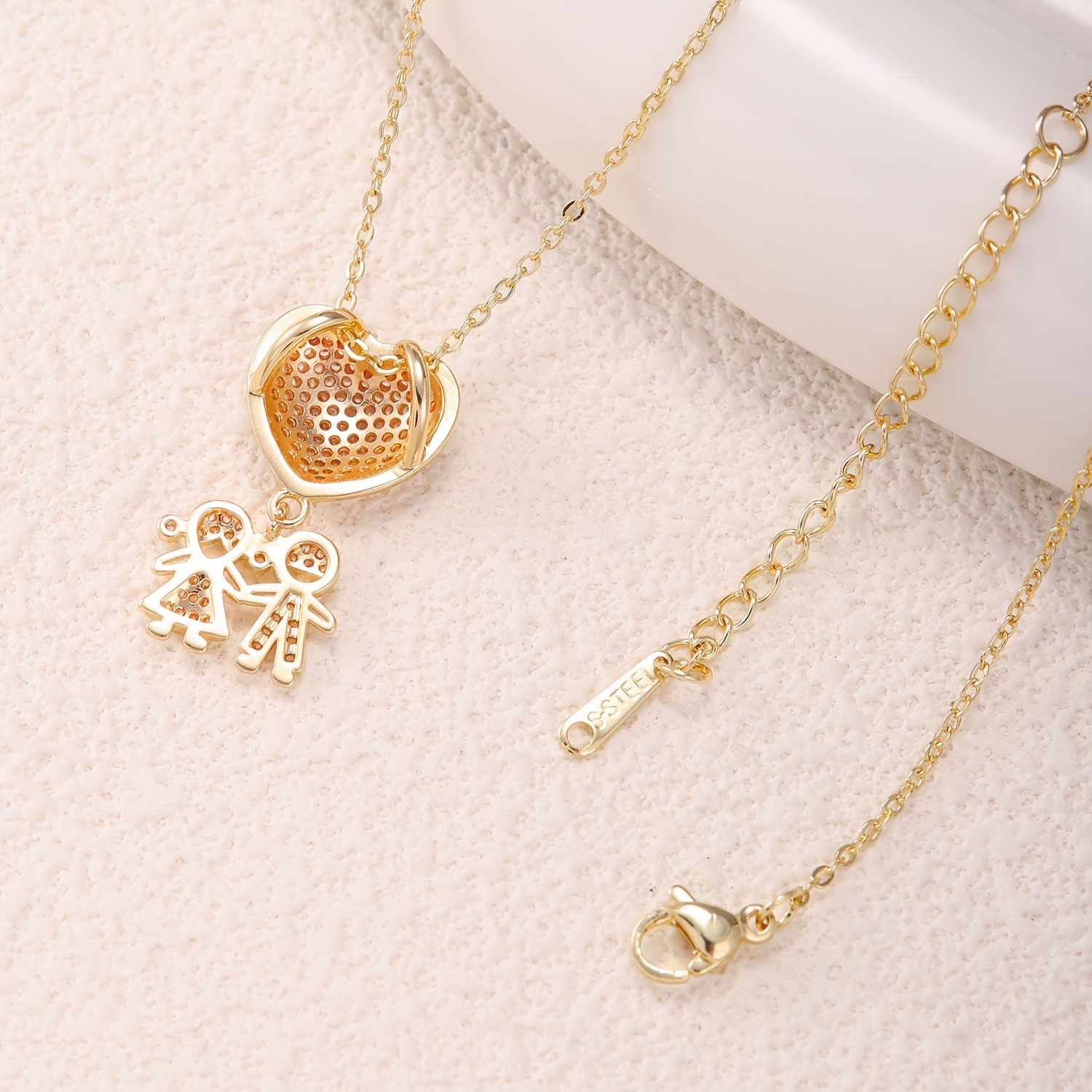 Women's Full-Heart Holding Hands Figurine Necklace